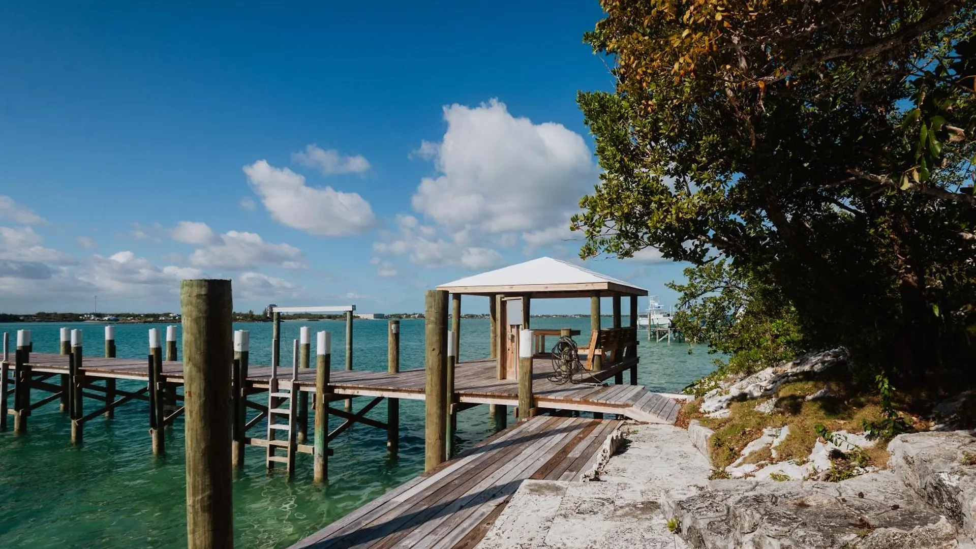 Harbour Beach Villa - Large Dock & Great Views! Marsh Harbour