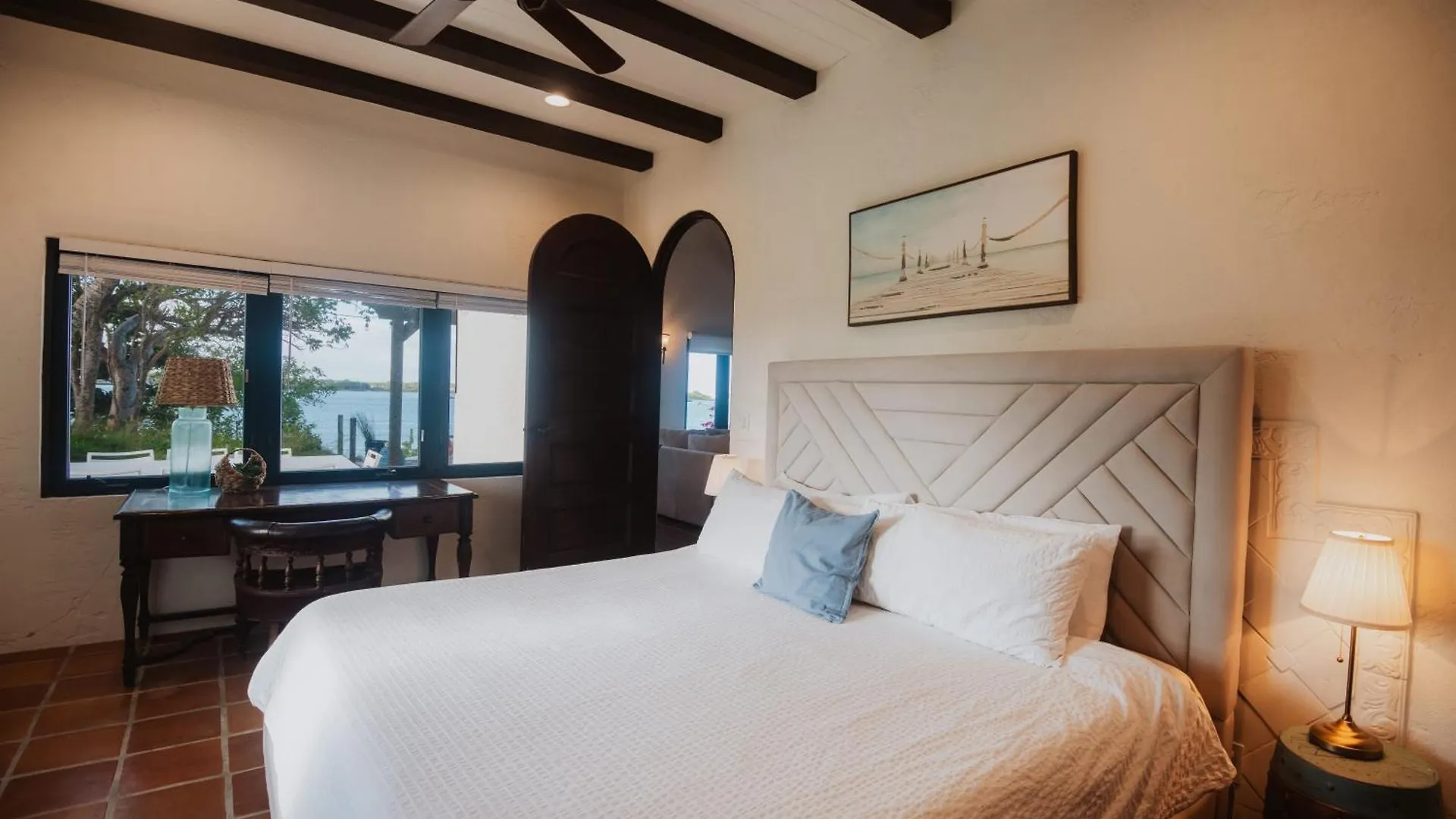 Harbour Beach Villa - Large Dock & Great Views! Marsh Harbour